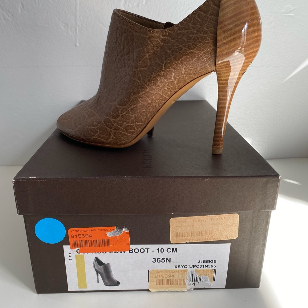 EUC LOUIS VUITTON CRIUSE RUNWAY BROWN FAUX CROC PEEP-TOE “CYPRESS” BOOTIE - Picture 5 of 12